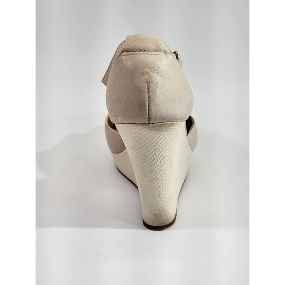 HHP Women's Size 8.5 BC‎ Tan Leather T-Strap Wedge Pumps High Heel Shoes EUC - Picture 4 of 8